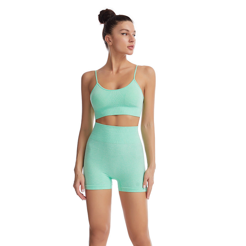 Elegante Conjunto Deportivo de Shorts y y Top de Tirantes