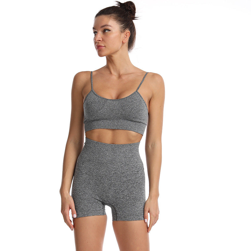 Elegante Conjunto Deportivo de Shorts y y Top de Tirantes